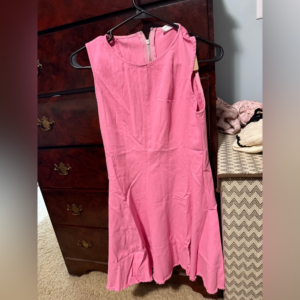 Vestique Vibrant Pink Midi Dress